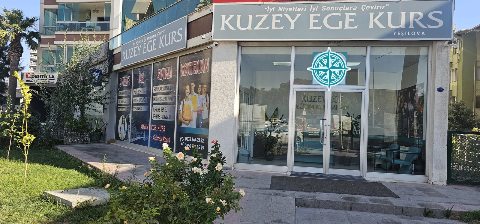 Yeşilova Kuzey Ege Sosyal Etkinlik ve Gelişim Merkezi Yeşilova şubesinin bahçesi ve girişi
